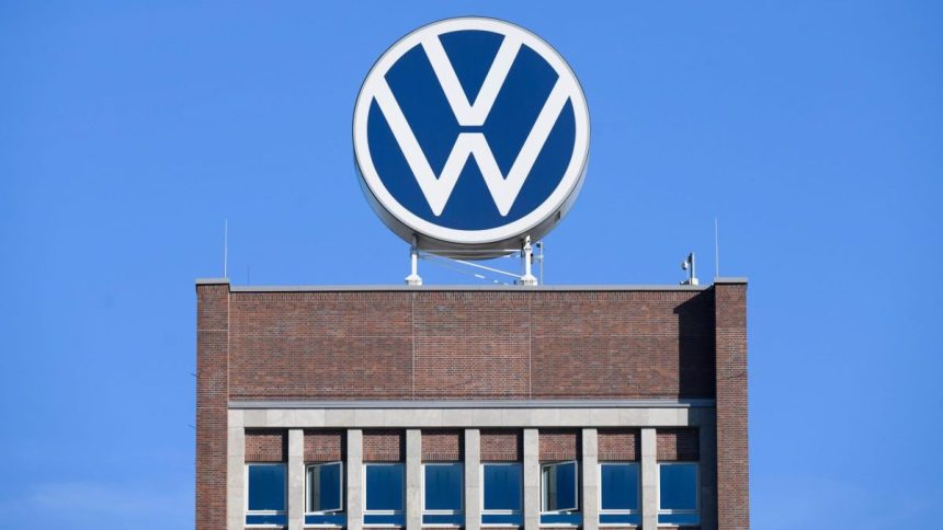 obmedzenie vyroby vo volkswagene zasiahne stotisic zamestnancov spolocnost znizi ponuku aut o polovicu
