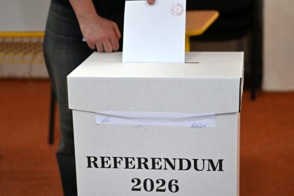 referenda sa zucastnil prezident hlasovat chce aj predseda nr sr premier sa nezucastni opozicia nie je jednotna