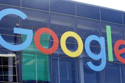 spolocnost google obdrzala od europskej komisie dve pokuty vo vyske stoviek milionov eur
