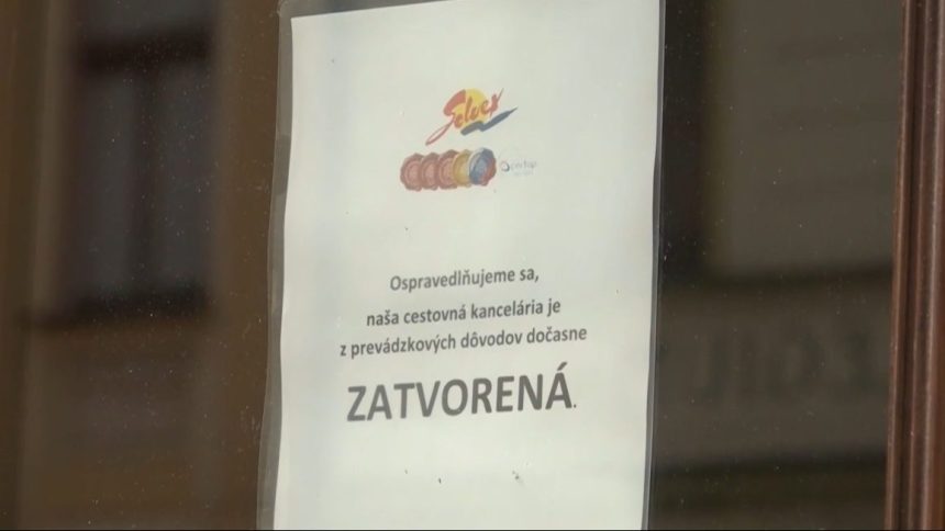 stovky klientov sa o skrachovanej cestovnej kancelarii dozvedeli az pri mori poistovna prioritne riesi ich navrat domov