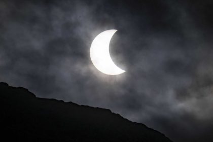 August prinesie nebeske divadlo caka nas vynimocne zatmenie slnka a meteoricky roj perzeidy