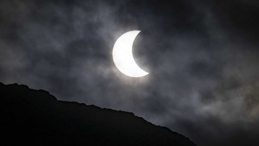 August prinesie nebeske divadlo caka nas vynimocne zatmenie slnka a meteoricky roj perzeidy