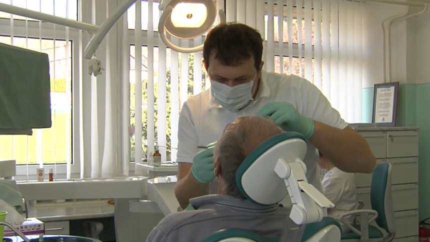 Cas na zmenu zdravotnej poistovne sa krati kazda z nich ponuka rozne vyhody