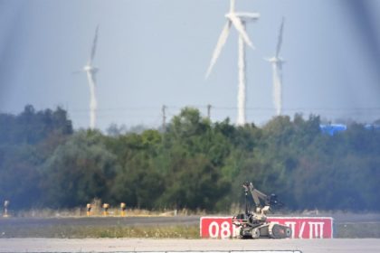Dron s vybusinami najdeny na letisku predstavuje novu uroven nebezpecenstva tvrdi nemecky minister vnutra