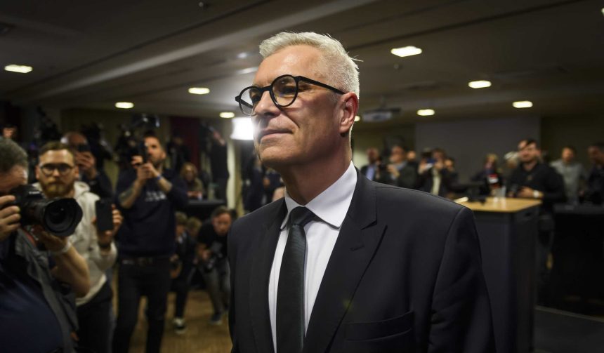 Korcok chce problem s transparentnostou svojho platu v strane PS vyriesit prostrednictvom vlastnej firmy