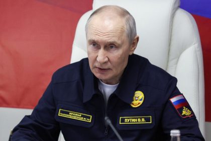 Putin navstivil zavod na spracovanie ryb na Kurilach Cesta na sporne ostrovy je odkazom svetu aj Rusku