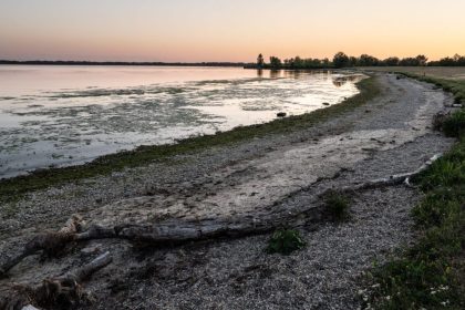 Slovensko suzuje extreme sucho Dunaj odhaluje miesta ktere byvaju skryte vysychaju aj niektore pramene