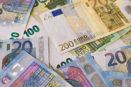 Slovensko uz takmer nema ziadne rezervy tvrdi Rada pre rozpoctovu zodpovednost Pripadna kriza by este viac zatazila domacnosti