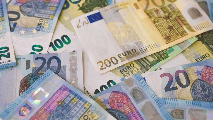 Slovensko uz takmer nema ziadne rezervy tvrdi Rada pre rozpoctovu zodpovednost Pripadna kriza by este viac zatazila domacnosti