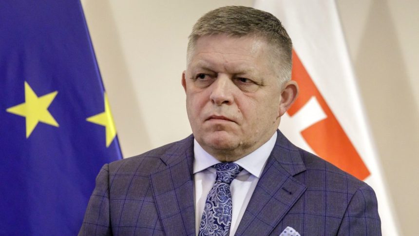 Spravanie premiera Fica v Bruseli sa po Orbanovom odchode zmenilo pise Politico
