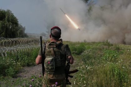 Ukrajine dochadzaju rakety protivzdusnej obrany ma dve moznosti ako situaciu riesit pise dennik Le Monde