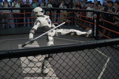 VIDEO Dva humanoidne roboty sa stretli v ringu nechybali haky ani kopy z otocky