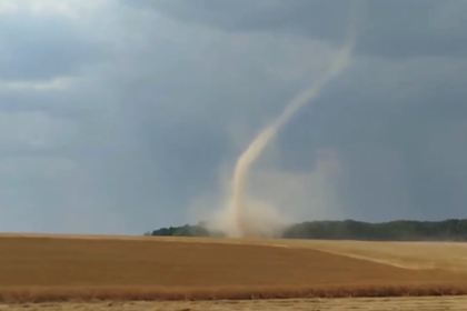 VIDEO Pri Rimavskej Sobote zaznamenali ukaz ktory pripominal tornado Bol viditelny na kilometre