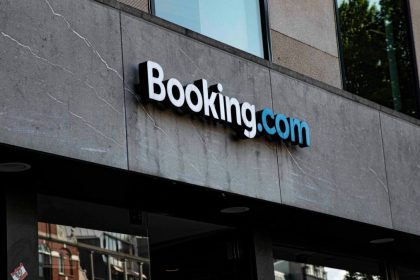 Viac ako desat tisic hotelov zalovalo portal Booking za obmedzenia pri urcovani cien ten sa vsak brani