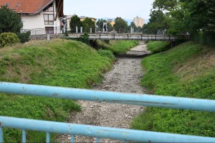 Z rieky Bodva zostalo v niektorych usekoch len popraskane koryto bez vody