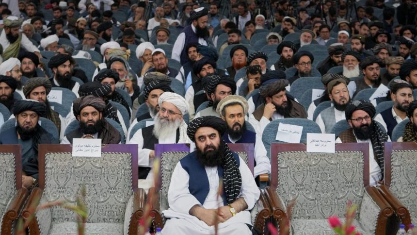 Zeny ako vazni hospodarsky upadok a izolacia Taliban oslavuje vyrocie piatich rokov prevzatia moci v Afgansitane