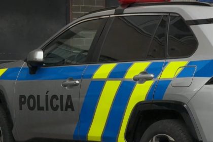 kriminalisti vysetruju utok na taxikara v seredi ktory skoncil v nemocnici s vaznymi zraneniami