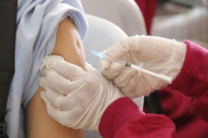 prelom v liecbe rakoviny nova mRNA vakcina v testoch zabranila navratu melanomu