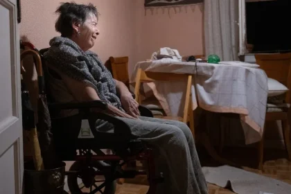 87-ročnú ženu vysťahovali z bytu po 70 rokoch. Prípad vyvolal protesty v Španielsku.