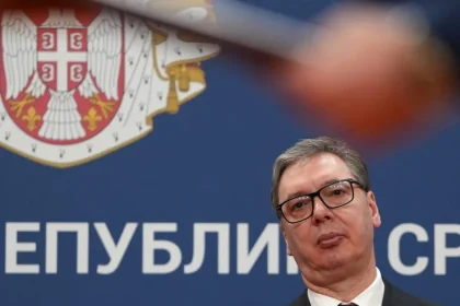 Aleksandar Vučič sa vzdal funkcie prezidenta, aby mohol v Srbsku bojovať o post premiéra