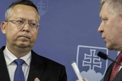 Dlh Slovenska rastie, rozpočtová rada varuje pred porušením ústavného zákona