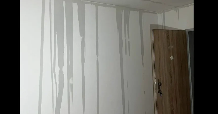 Do nových bytov v Jelšave sa mali sťahovať na jeseň, vytopila ich havária potrubia