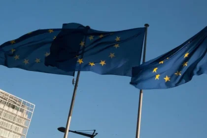 EÚ predĺžila sankcie voči Rusku o týždeň, komplikuje ich veto Slovenska a Francúzska