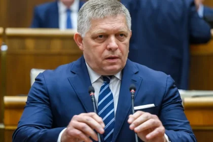 Fico žiada od SNS a Tarabu garanciu väčšiny v parlamente, inak stiahne návrh