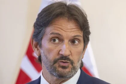 Firma ministra obrany mala od českého zbrojára dostávať milióny. Kaliňák to odmieta