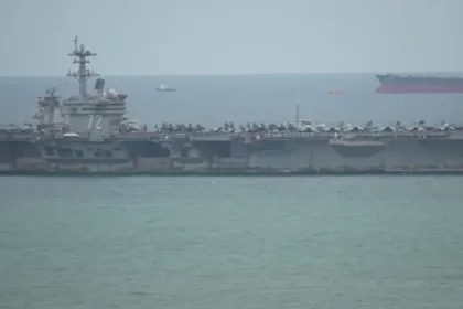 Hrozivé podmienky na USS Abraham Lincoln: minister zverejnil detaily incidentov