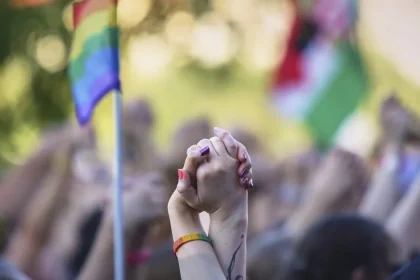 Maďarsko umožní adopciu detí pármi rovnakého pohlavia, oznámil Péter Magyar