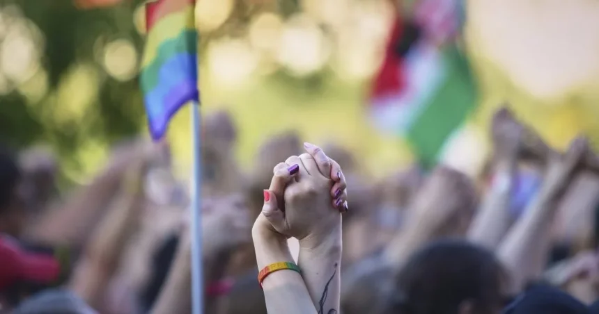 Maďarsko umožní adopciu detí pármi rovnakého pohlavia, oznámil Péter Magyar