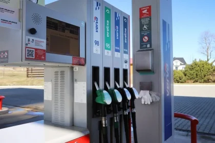 Nafta takmer prekročila dva eurá za liter, ceny palív ako na začiatku invázie