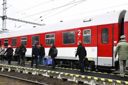 Od októbra zlacnejú vlaky o polovicu. Presvedčí zľava ľudí opustiť autá?