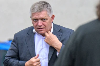 Opozícia kritizuje Fica za článok 5, ten varuje pred vojnou v Európe