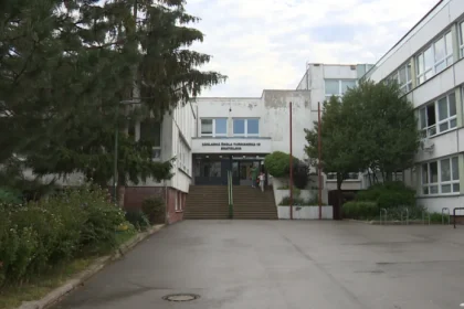 Petržalskou školou otriasla smrť deviatačky, polícia preveruje šikanu