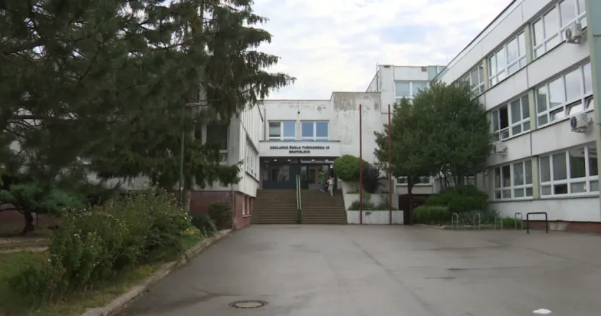 Petržalskou školou otriasla smrť deviatačky, polícia preveruje šikanu