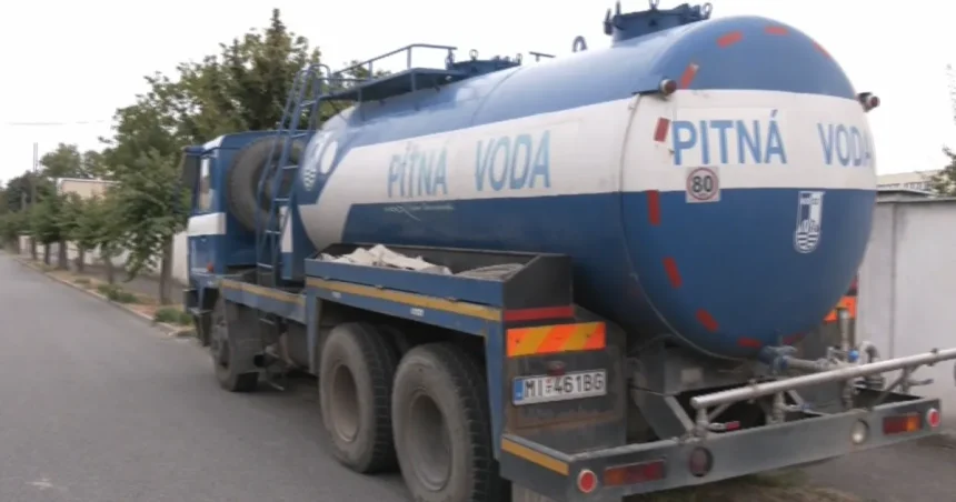 Polícia rieši problém s vodou v Michalovciach, studňu napojili na potrubie
