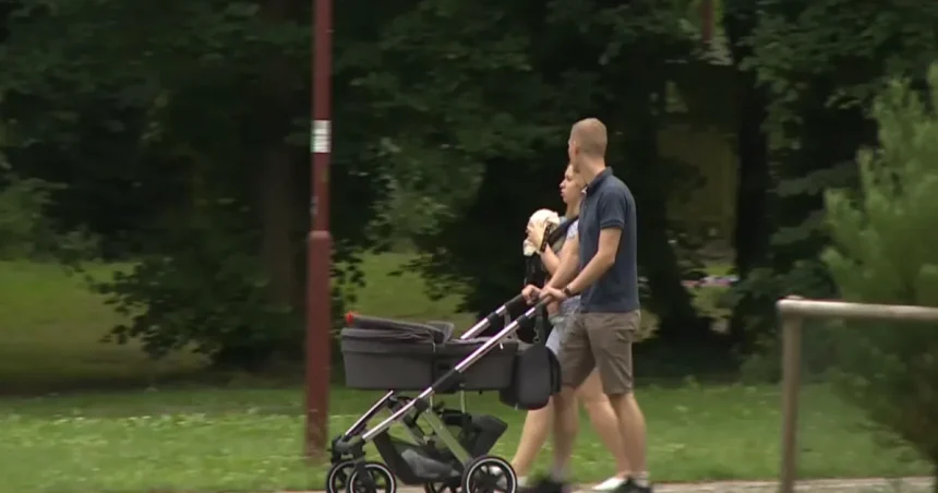 Slováci zostávajú s rodičmi dlhšie, Česi odkladajú založenie rodiny