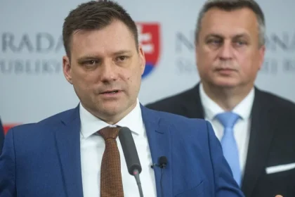 SNS vyzýva Tarabu, aby okamžite pozastavil predaj majetku envirorezortu