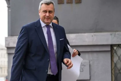 SNS vyzýva Tarabu na odstúpenie, inak ho v parlamente odvolá