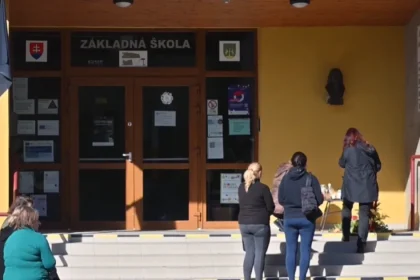Staškov po tragédii: smútok a šok strieda snaha pomáhať