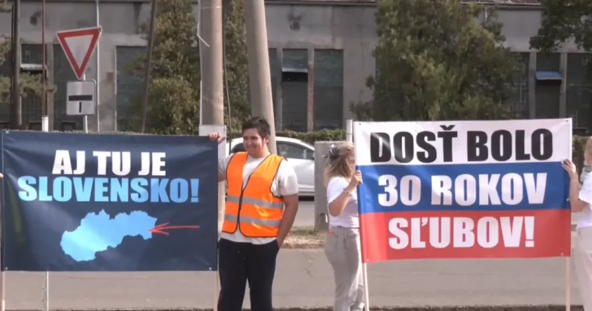 Tisíce áut denne, diaľnica stále nikde. Zemplínčania vyšli do ulíc a zablokovali cestu