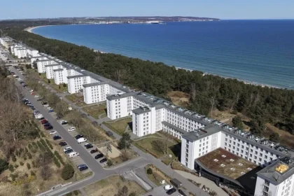 Z najväčšieho rekreačného strediska sa stal symbol nacistickej megalománie