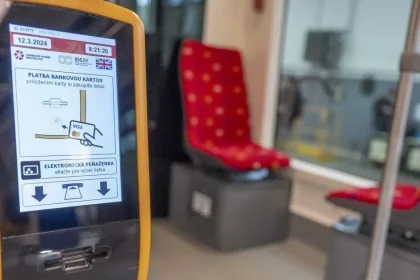 Zľava aj na autobusy a MHD: cestovné klesne o polovicu