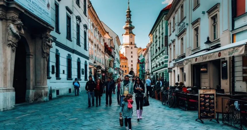 Bratislavský kraj má najnižší podiel ľudí ohrozených chudobou v EÚ
