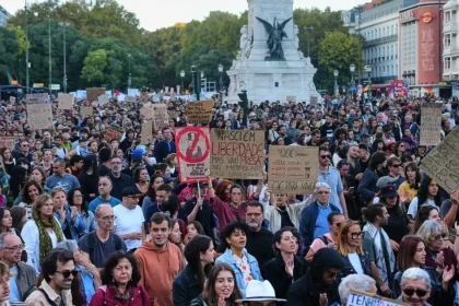Európske mestá zaplnili protesty proti drahote a bývaniu