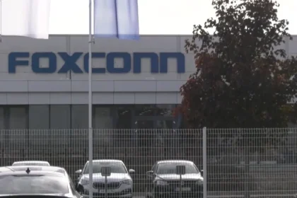 Foxconn po vlaňajšom prepúšťaní opäť naberá zamestnancov