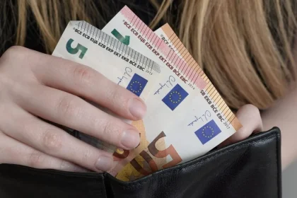 Každá piata domácnosť na Slovensku je po zaplatení výdavkov na nule či v mínuse