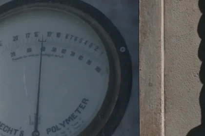 Kremničania si na námestí overili počasie. Meteorologický stĺp slúži vyše 120 rokov